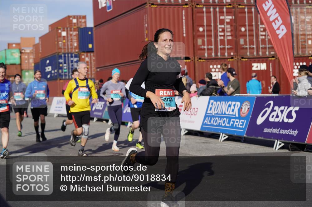 03.10.2025 - Köhlbrandbrückenlauf Michael Burmester http://msf.ph/oto/9018834 03.10.2025 10:18:57 Ziel 1166, 1212, 1295, 1862, 1868, 2009, 2010, 2675, 3050, 3051, 3505, 3506, 3587 meine-sportfotos.de