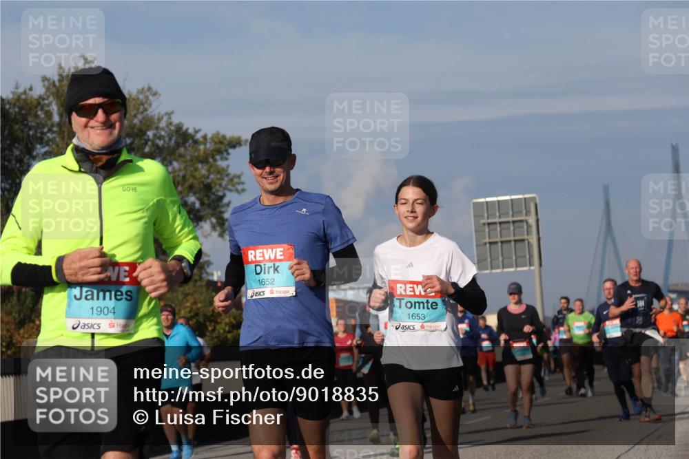 03.10.2025 - Köhlbrandbrückenlauf Luisa Fischer http://msf.ph/oto/9018835 03.10.2025 11:08:19 Position 3 1904, 1652, 1653 meine-sportfotos.de