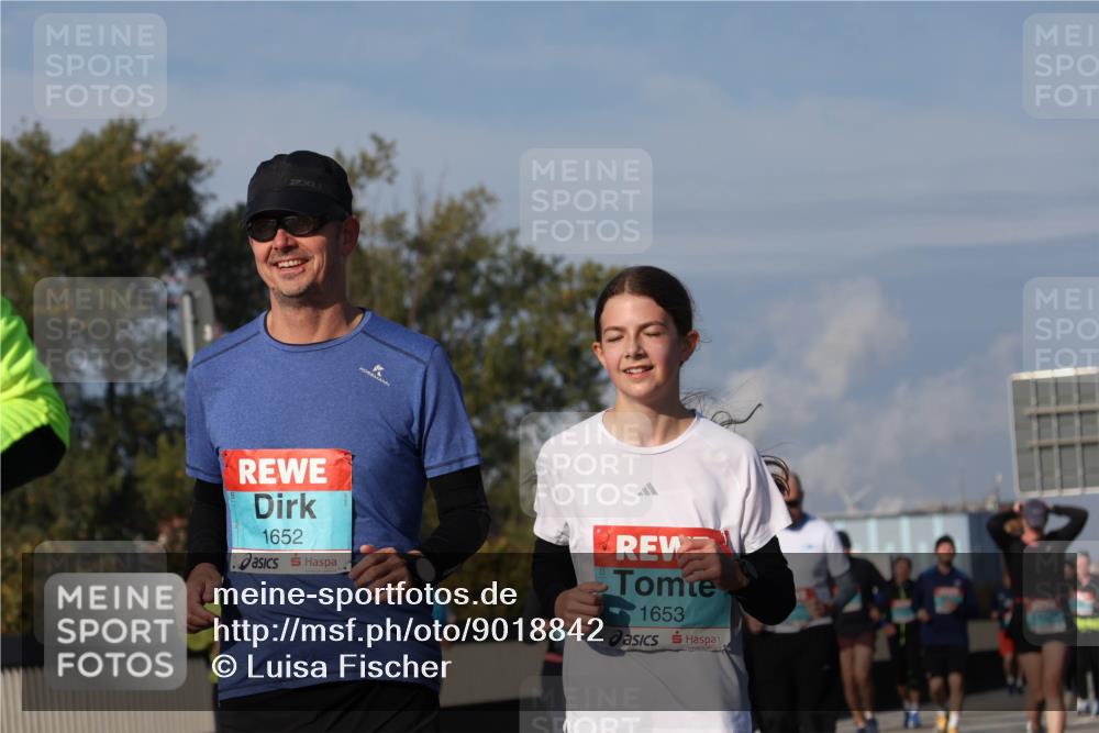 03.10.2025 - Köhlbrandbrückenlauf Luisa Fischer http://msf.ph/oto/9018842 03.10.2025 11:08:20 Position 3 1652, 1653 meine-sportfotos.de