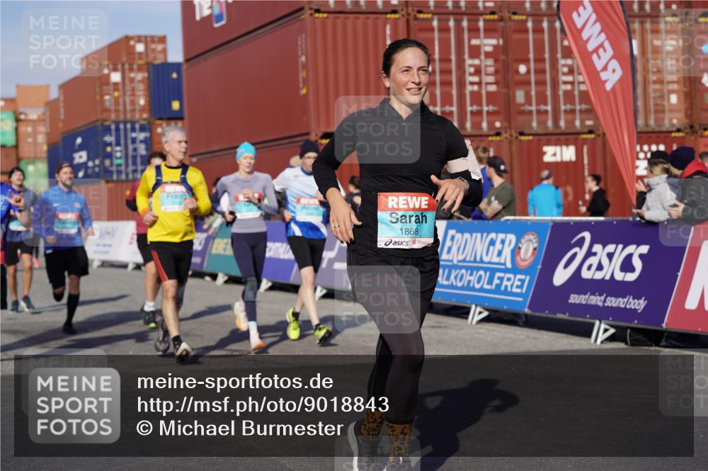 03.10.2025 - Köhlbrandbrückenlauf Michael Burmester http://msf.ph/oto/9018843 03.10.2025 10:18:58 Ziel 1166, 1212, 1295, 1862, 1868, 2009, 2010, 2675, 3050, 3051, 3108, 3505, 3506, 3587 meine-sportfotos.de