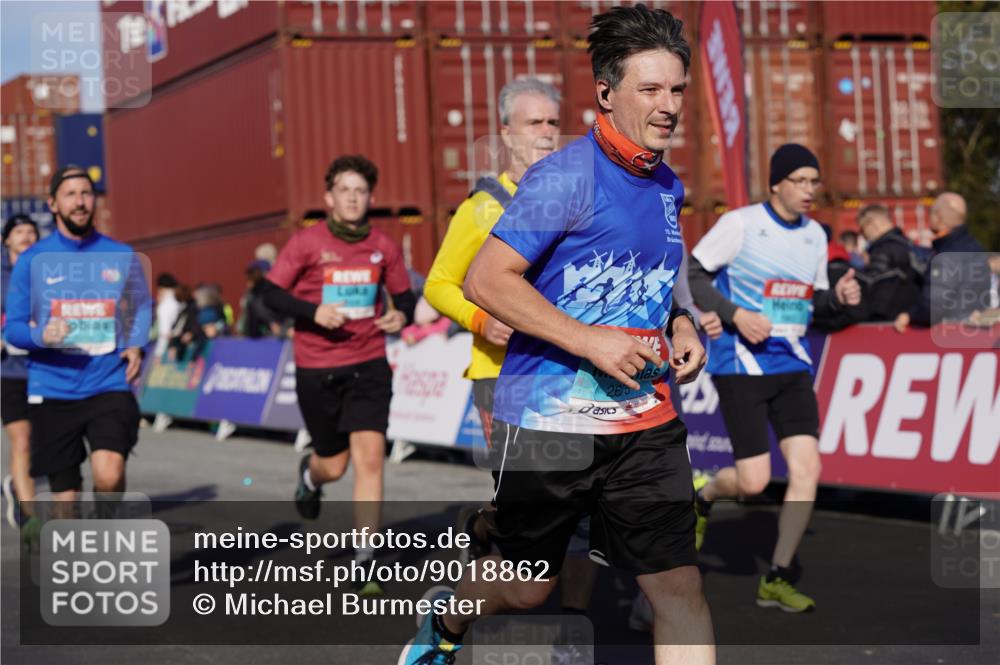 03.10.2025 - Köhlbrandbrückenlauf Michael Burmester http://msf.ph/oto/9018862 03.10.2025 10:19:00 Ziel 1166, 1212, 1295, 1862, 1868, 2009, 2010, 2675, 3050, 3051, 3108, 3505, 3506, 3587 meine-sportfotos.de