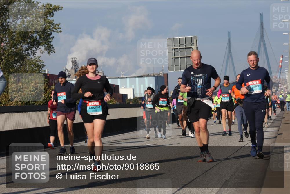 03.10.2025 - Köhlbrandbrückenlauf Luisa Fischer http://msf.ph/oto/9018865 03.10.2025 11:08:24 Position 3 2351, 2050, 2509 meine-sportfotos.de