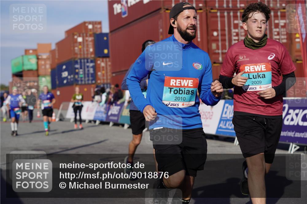 03.10.2025 - Köhlbrandbrückenlauf Michael Burmester http://msf.ph/oto/9018876 03.10.2025 10:19:01 Ziel 1166, 1212, 1295, 1372, 1862, 1868, 2009, 2010, 2675, 3050, 3051, 3108, 3505, 3506 meine-sportfotos.de