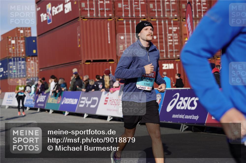 03.10.2025 - Köhlbrandbrückenlauf Michael Burmester http://msf.ph/oto/9018879 03.10.2025 10:19:01 Ziel 1166, 1212, 1295, 1372, 1862, 1868, 2009, 2010, 2675, 3050, 3051, 3108, 3505, 3506 meine-sportfotos.de