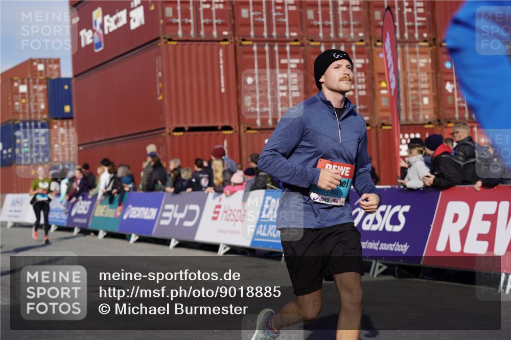 03.10.2025 - Köhlbrandbrückenlauf Michael Burmester http://msf.ph/oto/9018885 03.10.2025 10:19:01 Ziel 1166, 1212, 1295, 1372, 1862, 1868, 2009, 2010, 2675, 3050, 3051, 3108, 3505, 3506 meine-sportfotos.de