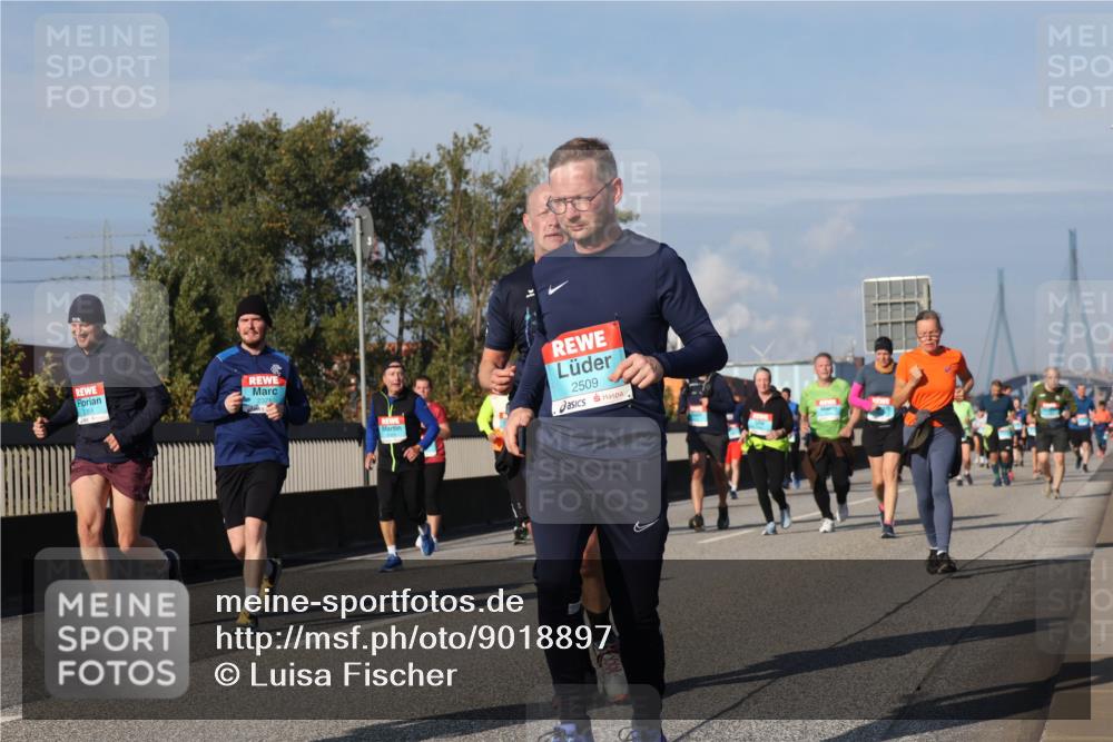 03.10.2025 - Köhlbrandbrückenlauf Luisa Fischer http://msf.ph/oto/9018897 03.10.2025 11:08:29 Position 3 1351, 2371, 2509 meine-sportfotos.de