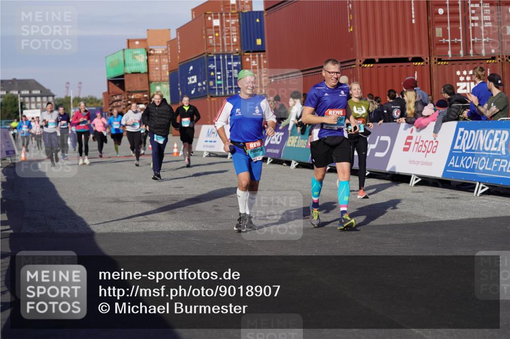 03.10.2025 - Köhlbrandbrückenlauf Michael Burmester http://msf.ph/oto/9018907 03.10.2025 10:19:04 Ziel 1162, 1166, 1372, 2009, 2010, 2180, 2675, 2851, 2853, 3108, 3505, 3506, 3732 meine-sportfotos.de