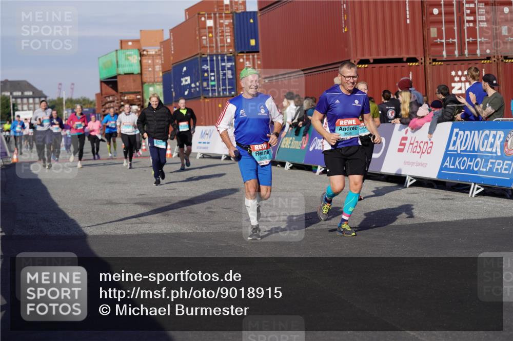 03.10.2025 - Köhlbrandbrückenlauf Michael Burmester http://msf.ph/oto/9018915 03.10.2025 10:19:05 Ziel 1162, 1166, 1372, 1712, 2009, 2010, 2180, 2851, 2853, 3108, 3133, 3505, 3506, 3732 meine-sportfotos.de