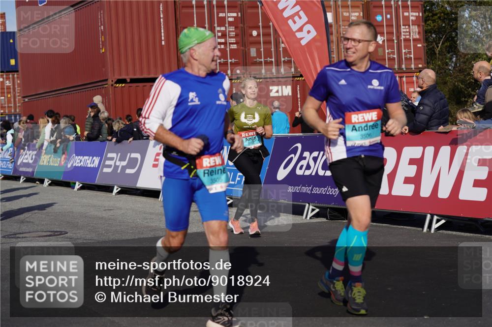 03.10.2025 - Köhlbrandbrückenlauf Michael Burmester http://msf.ph/oto/9018924 03.10.2025 10:19:06 Ziel 1162, 1372, 1712, 2180, 2231, 2421, 2851, 2853, 3031, 3108, 3133, 3505, 3506, 3676, 3732 meine-sportfotos.de