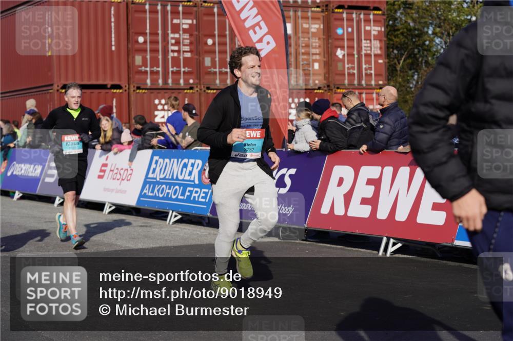 03.10.2025 - Köhlbrandbrückenlauf Michael Burmester http://msf.ph/oto/9018949 03.10.2025 10:19:09 Ziel 1162, 1372, 1556, 1712, 1803, 2180, 2231, 2421, 2851, 2853, 3031, 3108, 3133, 3505, 3506, 3676, 3732 meine-sportfotos.de