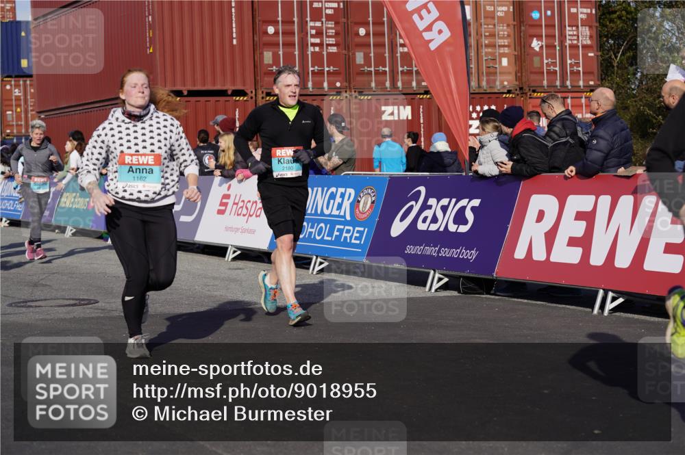 03.10.2025 - Köhlbrandbrückenlauf Michael Burmester http://msf.ph/oto/9018955 03.10.2025 10:19:10 Ziel 1162, 1372, 1556, 1712, 1803, 2180, 2231, 2421, 2851, 2853, 2886, 3031, 3108, 3133, 3558, 3676, 3732 meine-sportfotos.de