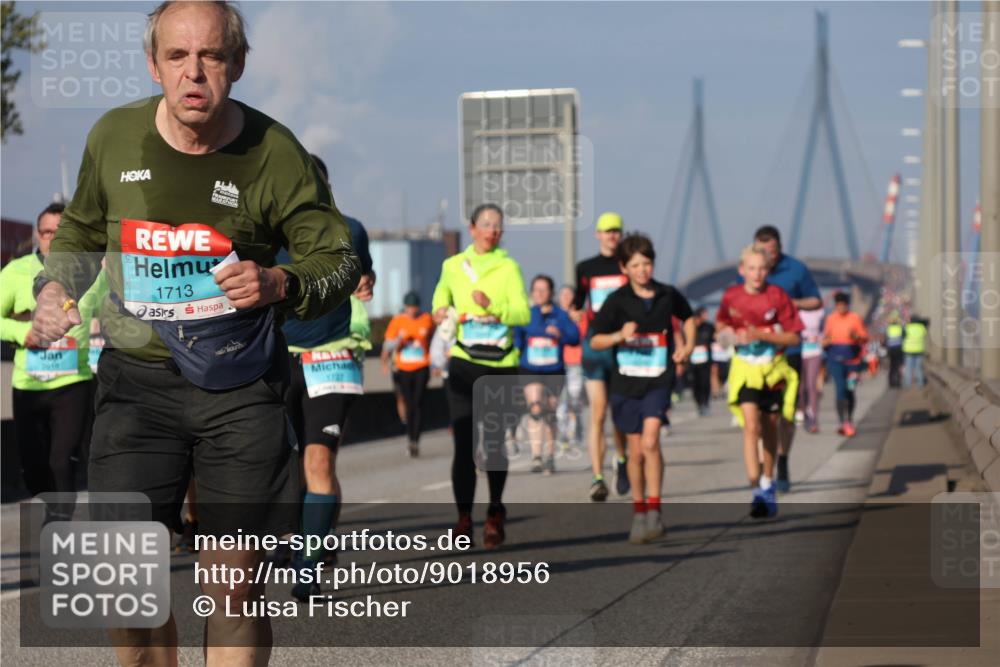 03.10.2025 - Köhlbrandbrückenlauf Luisa Fischer http://msf.ph/oto/9018956 03.10.2025 11:08:39 Position 3 2014, 1713, 1727 meine-sportfotos.de