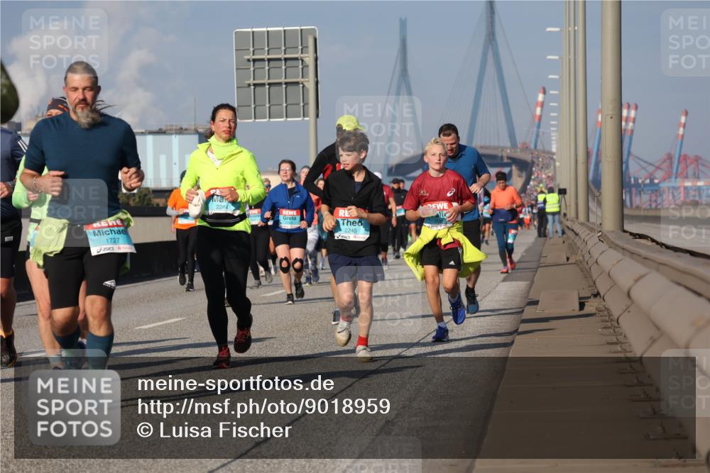 03.10.2025 - Köhlbrandbrückenlauf Luisa Fischer http://msf.ph/oto/9018959 03.10.2025 11:08:40 Position 3 1727, 2244, 2245 meine-sportfotos.de