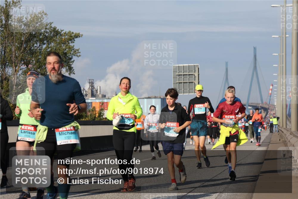 03.10.2025 - Köhlbrandbrückenlauf Luisa Fischer http://msf.ph/oto/9018974 03.10.2025 11:08:42 Position 3 1726, 1727, 1539 meine-sportfotos.de