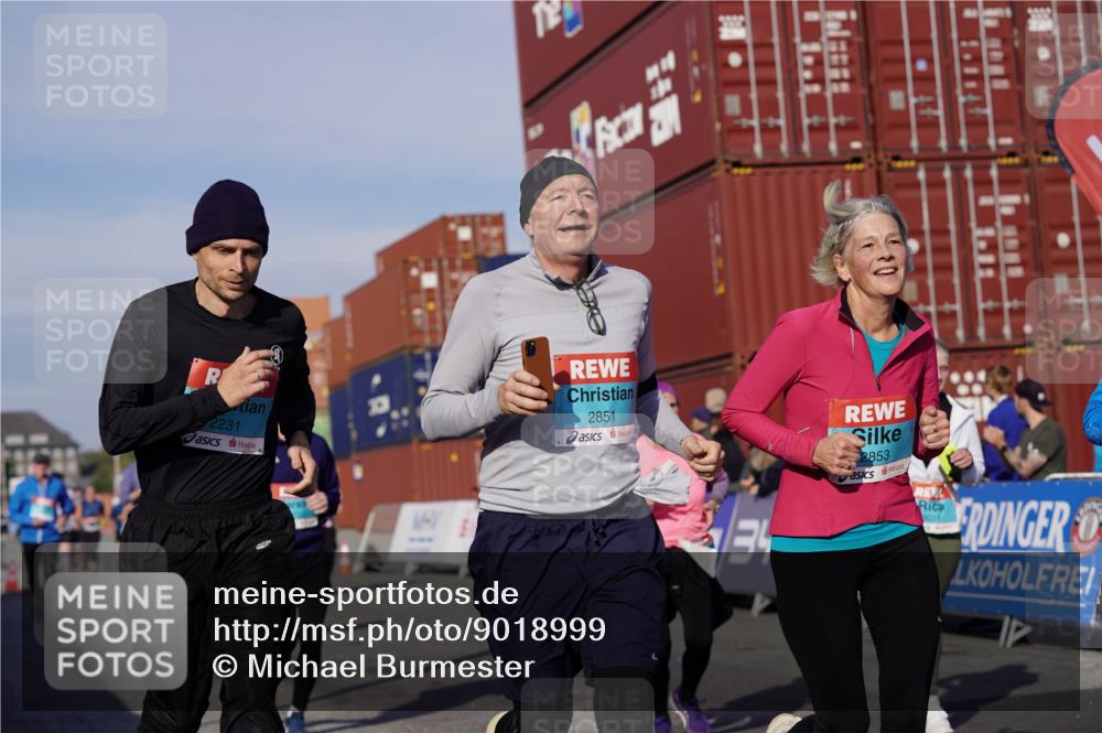 03.10.2025 - Köhlbrandbrückenlauf Michael Burmester http://msf.ph/oto/9018999 03.10.2025 10:19:13 Ziel 1162, 1372, 1556, 1712, 1803, 2180, 2231, 2421, 2851, 2853, 2885, 2886, 3031, 3133, 3239, 3558, 3676, 3732, 3815, 3828 meine-sportfotos.de