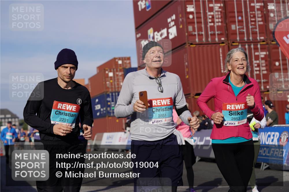 03.10.2025 - Köhlbrandbrückenlauf Michael Burmester http://msf.ph/oto/9019004 03.10.2025 10:19:13 Ziel 1162, 1372, 1556, 1712, 1803, 2180, 2231, 2421, 2851, 2853, 2885, 2886, 3031, 3133, 3239, 3558, 3676, 3732, 3815, 3828 meine-sportfotos.de
