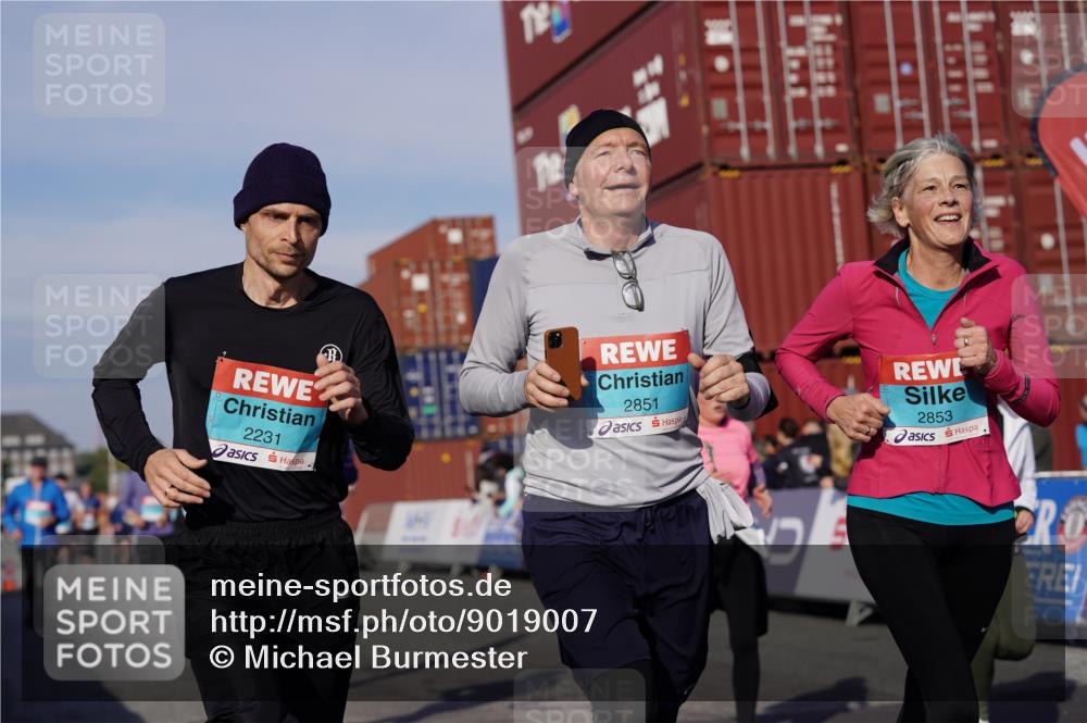 03.10.2025 - Köhlbrandbrückenlauf Michael Burmester http://msf.ph/oto/9019007 03.10.2025 10:19:13 Ziel 1162, 1372, 1556, 1712, 1803, 2180, 2231, 2421, 2851, 2853, 2885, 2886, 3031, 3133, 3239, 3558, 3676, 3732, 3815, 3828 meine-sportfotos.de