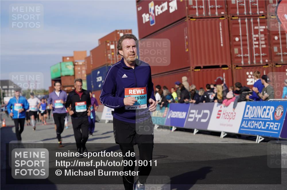 03.10.2025 - Köhlbrandbrückenlauf Michael Burmester http://msf.ph/oto/9019011 03.10.2025 10:19:15 Ziel 1162, 1556, 1712, 1803, 2231, 2421, 2851, 2853, 2885, 2886, 3031, 3133, 3239, 3558, 3676, 3815, 3828 meine-sportfotos.de