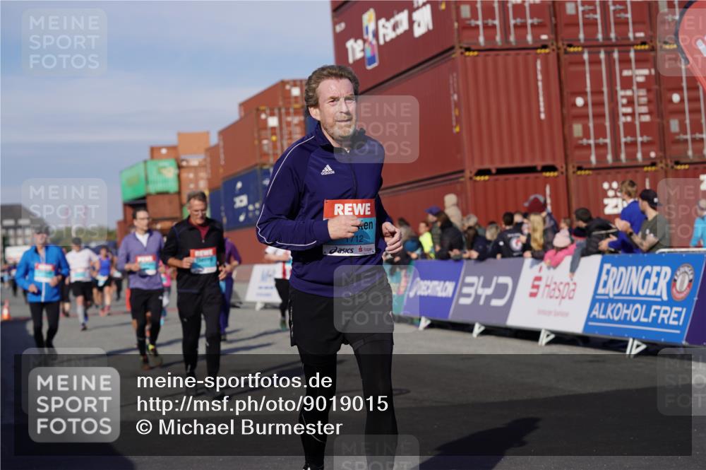03.10.2025 - Köhlbrandbrückenlauf Michael Burmester http://msf.ph/oto/9019015 03.10.2025 10:19:15 Ziel 1162, 1556, 1712, 1803, 2231, 2421, 2851, 2853, 2885, 2886, 3031, 3133, 3239, 3558, 3676, 3815, 3828 meine-sportfotos.de
