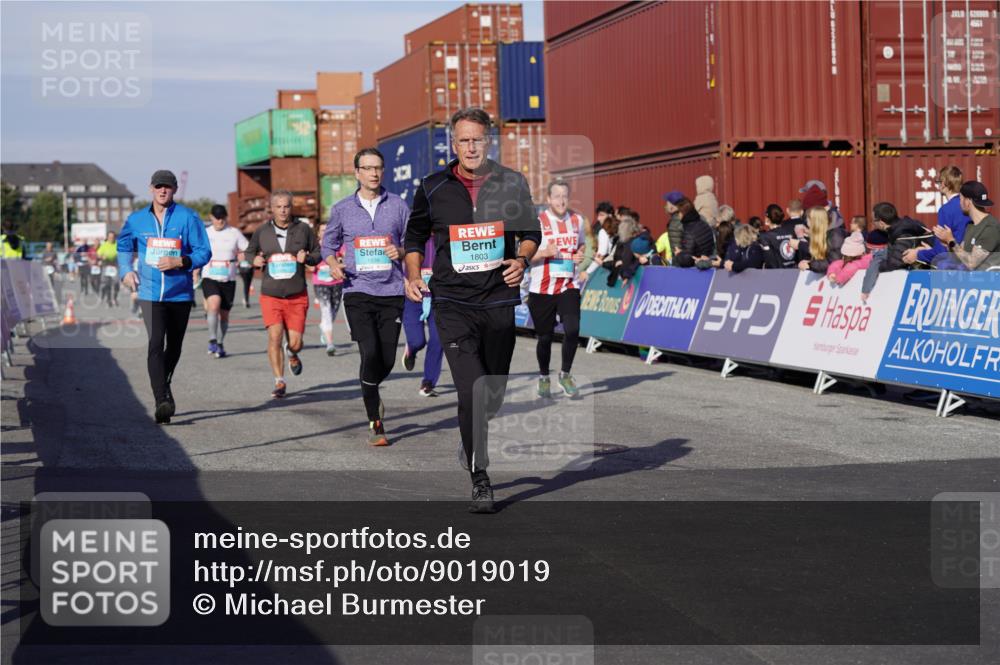 03.10.2025 - Köhlbrandbrückenlauf Michael Burmester http://msf.ph/oto/9019019 03.10.2025 10:19:16 Ziel 1502, 1531, 1556, 1712, 1803, 2231, 2421, 2885, 2886, 3031, 3133, 3239, 3558, 3676, 3815, 3828 meine-sportfotos.de