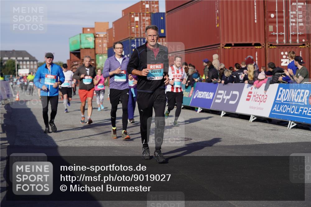 03.10.2025 - Köhlbrandbrückenlauf Michael Burmester http://msf.ph/oto/9019027 03.10.2025 10:19:16 Ziel 1502, 1531, 1556, 1712, 1803, 2231, 2421, 2885, 2886, 3031, 3133, 3239, 3558, 3676, 3815, 3828 meine-sportfotos.de