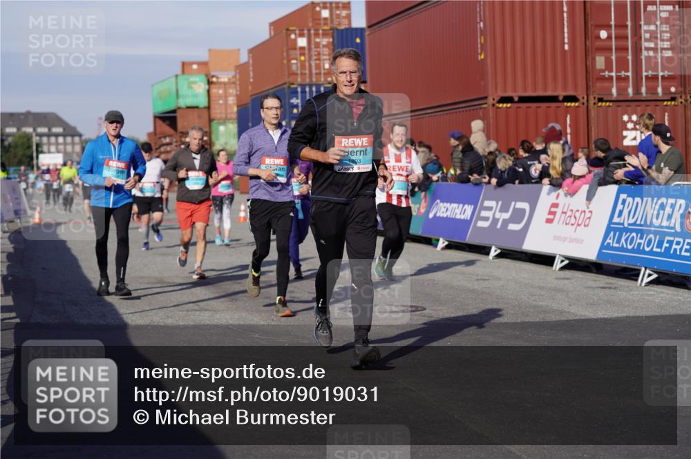 03.10.2025 - Köhlbrandbrückenlauf Michael Burmester http://msf.ph/oto/9019031 03.10.2025 10:19:16 Ziel 1502, 1531, 1556, 1712, 1803, 2231, 2421, 2885, 2886, 3031, 3133, 3239, 3558, 3676, 3815, 3828 meine-sportfotos.de