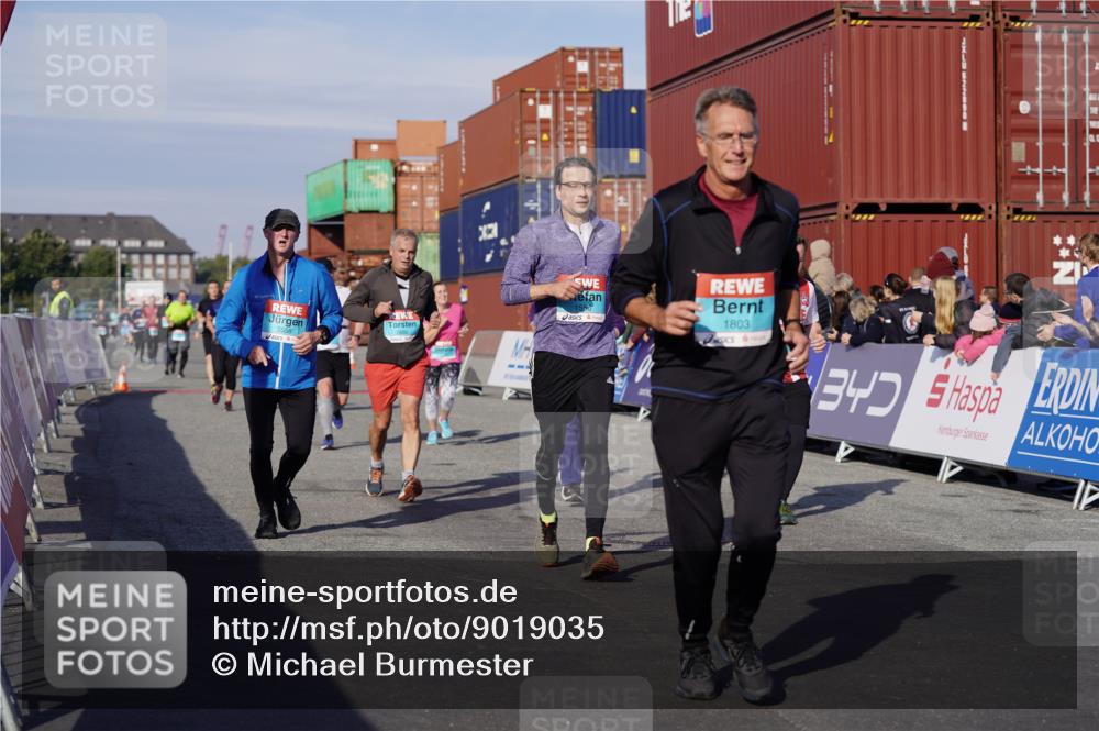 03.10.2025 - Köhlbrandbrückenlauf Michael Burmester http://msf.ph/oto/9019035 03.10.2025 10:19:17 Ziel 1502, 1531, 1556, 1712, 1803, 2231, 2421, 2885, 2886, 3031, 3133, 3239, 3558, 3676, 3815, 3828 meine-sportfotos.de
