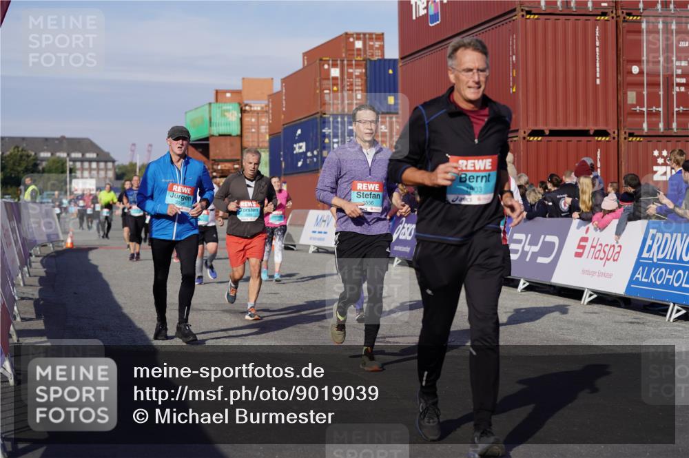 03.10.2025 - Köhlbrandbrückenlauf Michael Burmester http://msf.ph/oto/9019039 03.10.2025 10:19:17 Ziel 1502, 1531, 1556, 1712, 1803, 2231, 2421, 2885, 2886, 3031, 3133, 3239, 3558, 3676, 3815, 3828 meine-sportfotos.de