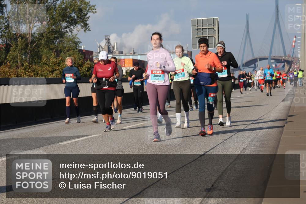 03.10.2025 - Köhlbrandbrückenlauf Luisa Fischer http://msf.ph/oto/9019051 03.10.2025 11:08:55 Position 3 2551, 3102, 3105 meine-sportfotos.de