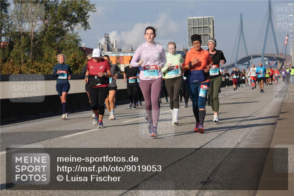 03.10.2025 - Köhlbrandbrückenlauf Luisa Fischer http://msf.ph/oto/9019053 03.10.2025 11:08:55 Position 3 2551, 3102, 3105 meine-sportfotos.de