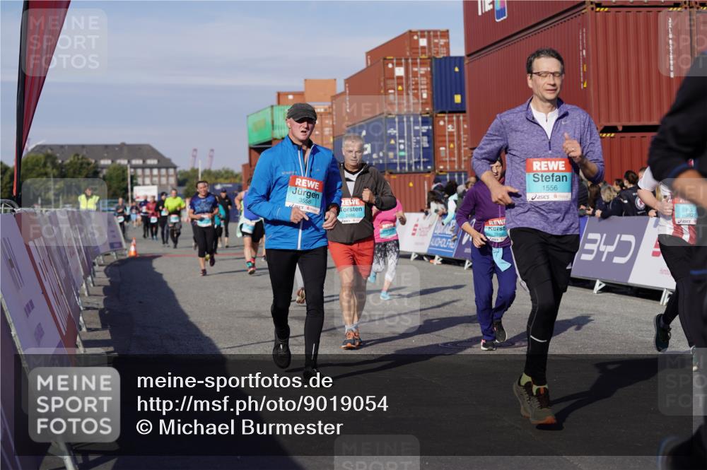 03.10.2025 - Köhlbrandbrückenlauf Michael Burmester http://msf.ph/oto/9019054 03.10.2025 10:19:18 Ziel 1310, 1502, 1531, 1556, 1690, 1803, 2231, 2421, 2885, 2886, 3031, 3239, 3558, 3676, 3815, 3828 meine-sportfotos.de