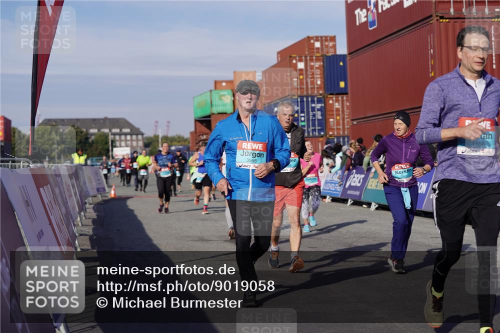 03.10.2025 - Köhlbrandbrückenlauf Michael Burmester http://msf.ph/oto/9019058 03.10.2025 10:19:18 Ziel 1310, 1502, 1531, 1556, 1690, 1803, 2231, 2421, 2885, 2886, 3031, 3239, 3558, 3676, 3815, 3828 meine-sportfotos.de