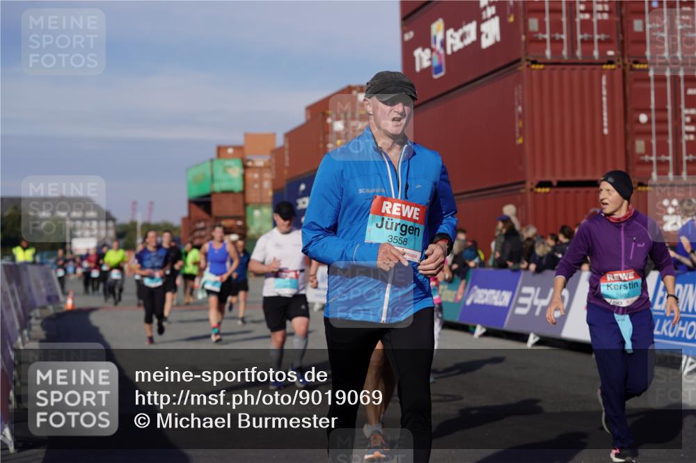 03.10.2025 - Köhlbrandbrückenlauf Michael Burmester http://msf.ph/oto/9019069 03.10.2025 10:19:19 Ziel 1310, 1502, 1531, 1556, 1690, 1803, 1859, 2885, 2886, 3239, 3558, 3815, 3828 meine-sportfotos.de