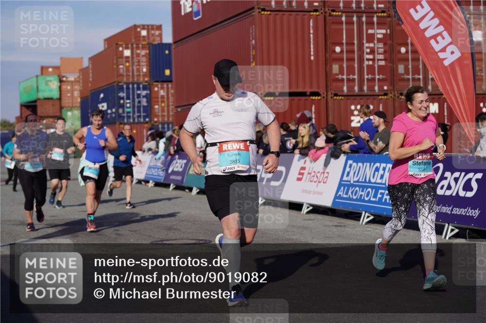 03.10.2025 - Köhlbrandbrückenlauf Michael Burmester http://msf.ph/oto/9019082 03.10.2025 10:19:21 Ziel 1310, 1502, 1531, 1556, 1690, 1859, 2885, 2886, 2949, 3239, 3558, 3815, 3828 meine-sportfotos.de