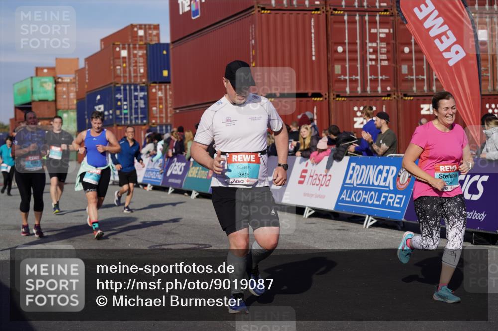 03.10.2025 - Köhlbrandbrückenlauf Michael Burmester http://msf.ph/oto/9019087 03.10.2025 10:19:21 Ziel 1310, 1502, 1531, 1556, 1690, 1859, 2885, 2886, 2949, 3239, 3558, 3815, 3828 meine-sportfotos.de