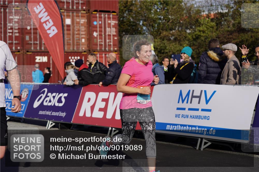 03.10.2025 - Köhlbrandbrückenlauf Michael Burmester http://msf.ph/oto/9019089 03.10.2025 10:19:22 Ziel 1287, 1310, 1502, 1531, 1690, 1859, 1995, 2885, 2886, 2949, 3239, 3489, 3558, 3786, 3815, 3828 meine-sportfotos.de