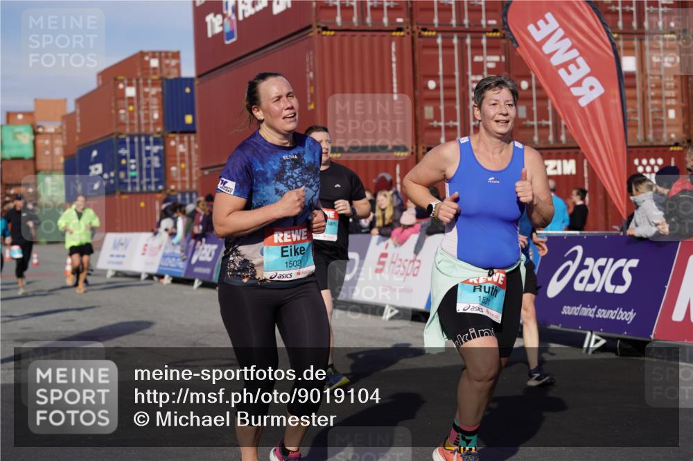 03.10.2025 - Köhlbrandbrückenlauf Michael Burmester http://msf.ph/oto/9019104 03.10.2025 10:19:24 Ziel 1287, 1310, 1502, 1531, 1690, 1810, 1859, 1866, 1995, 2949, 3239, 3489, 3786, 3815 meine-sportfotos.de