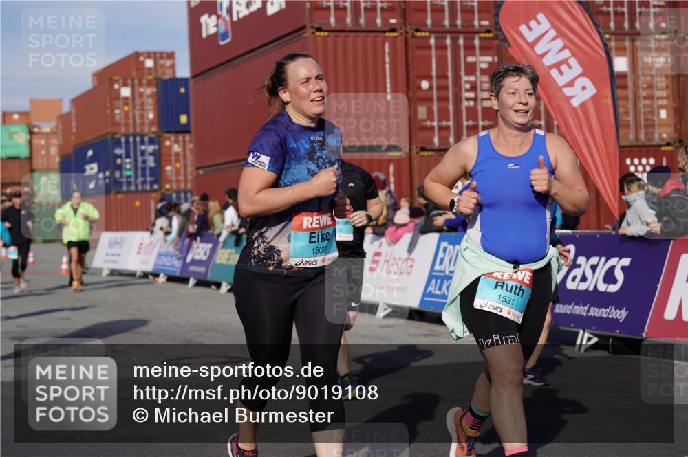 03.10.2025 - Köhlbrandbrückenlauf Michael Burmester http://msf.ph/oto/9019108 03.10.2025 10:19:24 Ziel 1287, 1310, 1502, 1531, 1690, 1810, 1859, 1866, 1995, 2949, 3239, 3489, 3786, 3815 meine-sportfotos.de