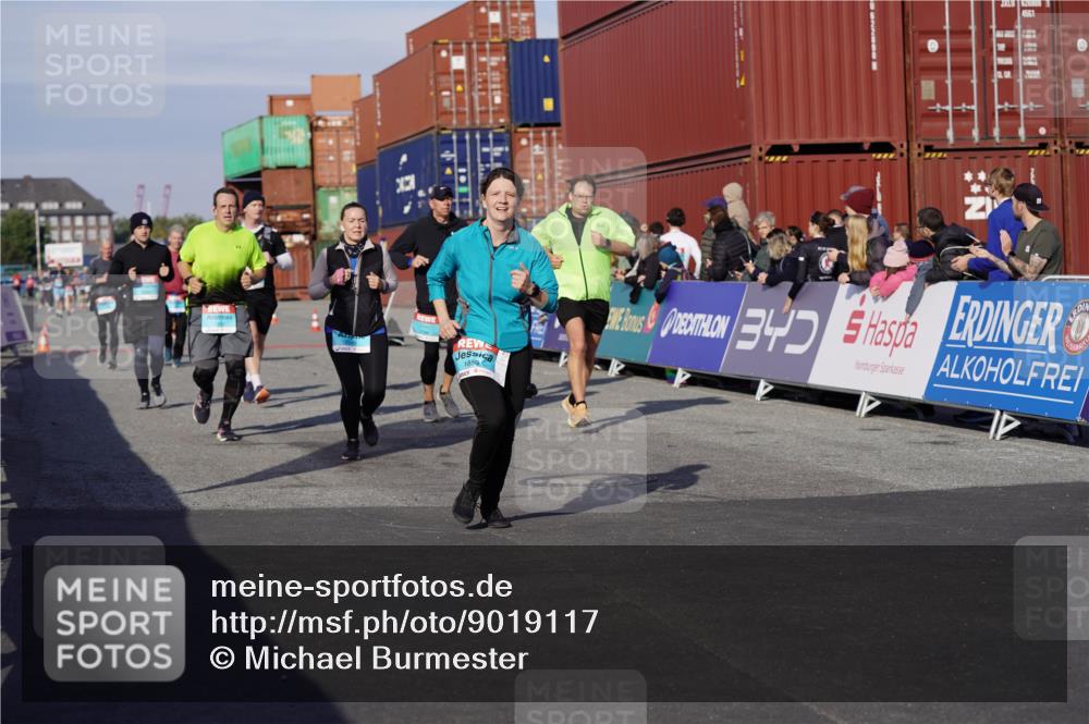 03.10.2025 - Köhlbrandbrückenlauf Michael Burmester http://msf.ph/oto/9019117 03.10.2025 10:19:27 Ziel 1124, 1287, 1310, 1502, 1531, 1687, 1690, 1810, 1859, 1866, 1995, 2435, 2949, 3489, 3786 meine-sportfotos.de