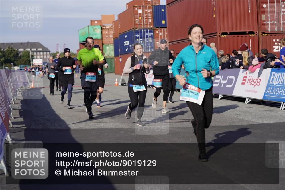 03.10.2025 - Köhlbrandbrückenlauf Michael Burmester http://msf.ph/oto/9019129 03.10.2025 10:19:28 Ziel 1124, 1287, 1310, 1502, 1531, 1687, 1690, 1810, 1859, 1866, 1995, 2435, 2949, 3489, 3786 meine-sportfotos.de