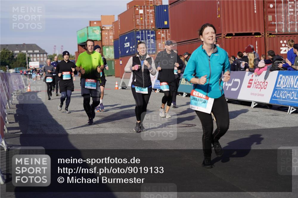 03.10.2025 - Köhlbrandbrückenlauf Michael Burmester http://msf.ph/oto/9019133 03.10.2025 10:19:28 Ziel 1124, 1287, 1310, 1502, 1531, 1687, 1690, 1810, 1859, 1866, 1995, 2435, 2949, 3489, 3786 meine-sportfotos.de