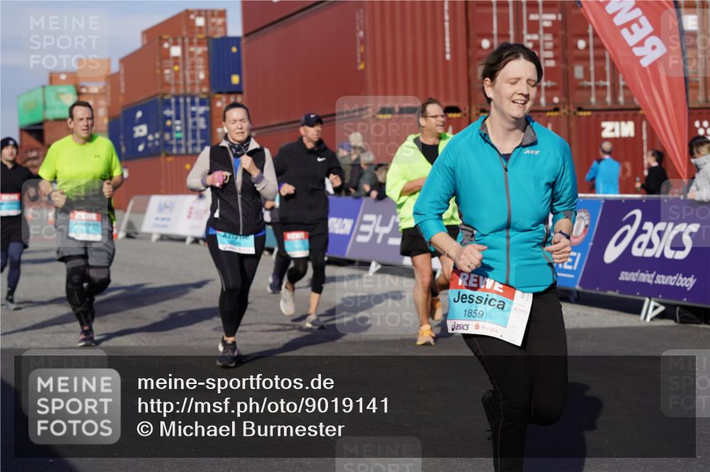 03.10.2025 - Köhlbrandbrückenlauf Michael Burmester http://msf.ph/oto/9019141 03.10.2025 10:19:29 Ziel 1124, 1287, 1310, 1687, 1690, 1810, 1859, 1866, 1995, 2435, 2949, 3489, 3786 meine-sportfotos.de