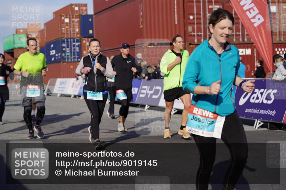03.10.2025 - Köhlbrandbrückenlauf Michael Burmester http://msf.ph/oto/9019145 03.10.2025 10:19:29 Ziel 1124, 1287, 1310, 1687, 1690, 1810, 1859, 1866, 1995, 2435, 2949, 3489, 3786 meine-sportfotos.de