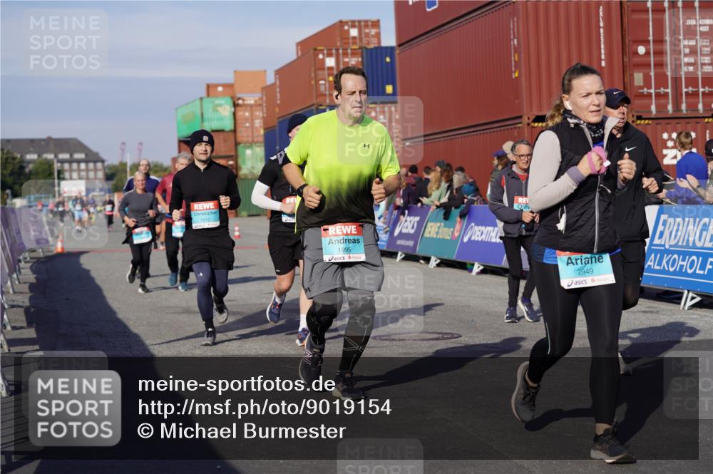 03.10.2025 - Köhlbrandbrückenlauf Michael Burmester http://msf.ph/oto/9019154 03.10.2025 10:19:30 Ziel 1124, 1287, 1310, 1687, 1690, 1810, 1859, 1866, 1995, 2435, 2949, 3489, 3786 meine-sportfotos.de