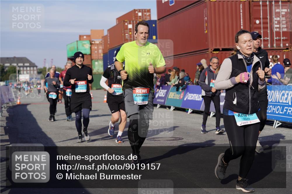 03.10.2025 - Köhlbrandbrückenlauf Michael Burmester http://msf.ph/oto/9019157 03.10.2025 10:19:30 Ziel 1124, 1287, 1310, 1687, 1690, 1810, 1859, 1866, 1995, 2435, 2949, 3489, 3786 meine-sportfotos.de