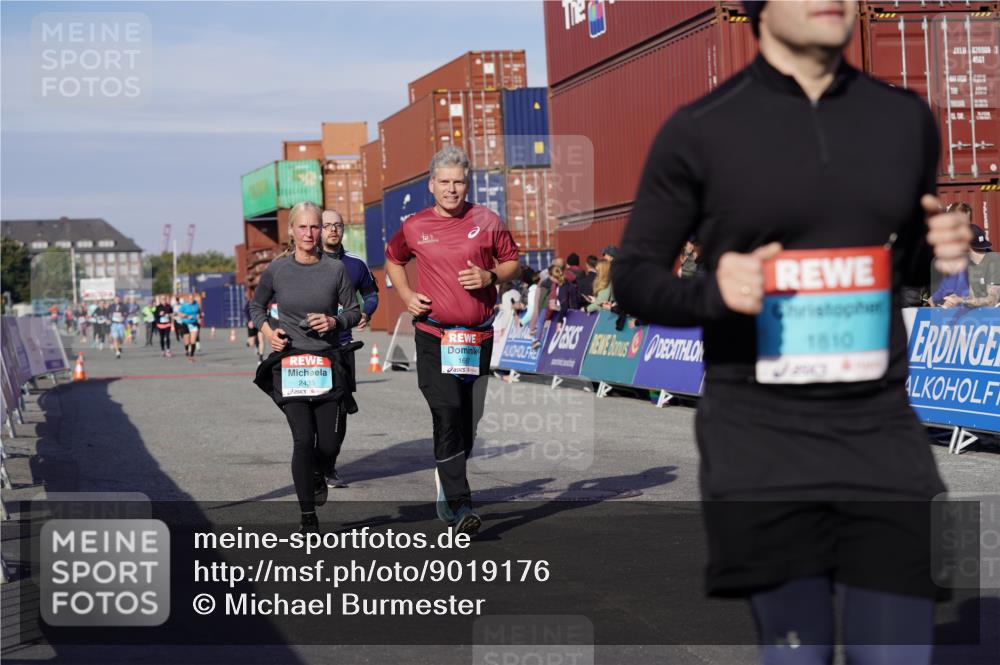 03.10.2025 - Köhlbrandbrückenlauf Michael Burmester http://msf.ph/oto/9019176 03.10.2025 10:19:33 Ziel 1124, 1287, 1687, 1810, 1866, 1884, 1995, 2435, 2949, 3489, 3786 meine-sportfotos.de