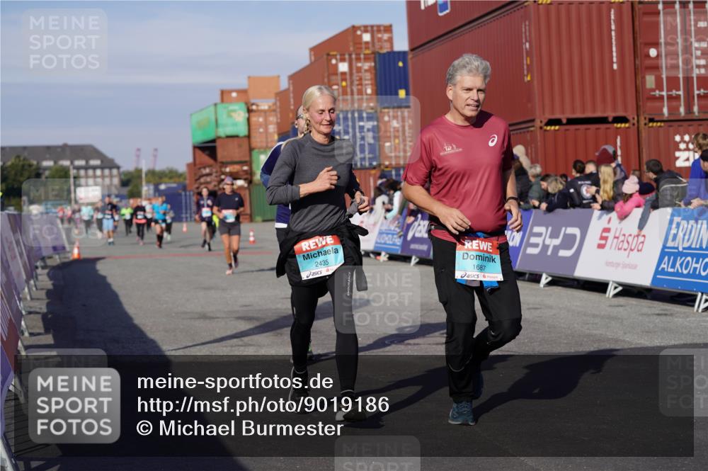 03.10.2025 - Köhlbrandbrückenlauf Michael Burmester http://msf.ph/oto/9019186 03.10.2025 10:19:34 Ziel 1124, 1287, 1687, 1810, 1866, 1884, 1995, 2435, 3489, 3786 meine-sportfotos.de