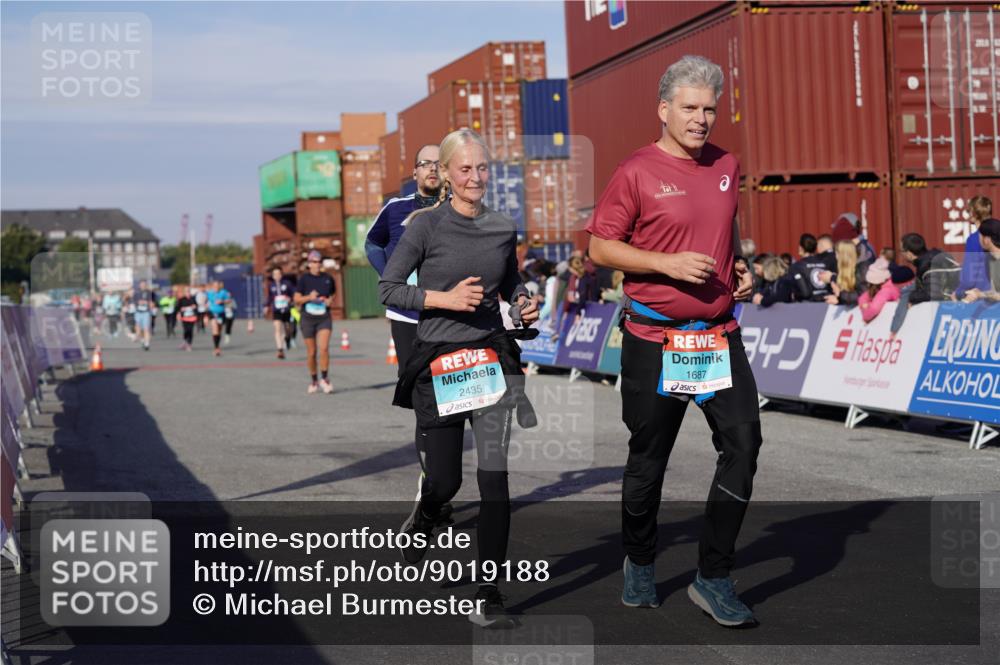 03.10.2025 - Köhlbrandbrückenlauf Michael Burmester http://msf.ph/oto/9019188 03.10.2025 10:19:34 Ziel 1124, 1287, 1687, 1810, 1866, 1884, 1995, 2435, 3489, 3786 meine-sportfotos.de