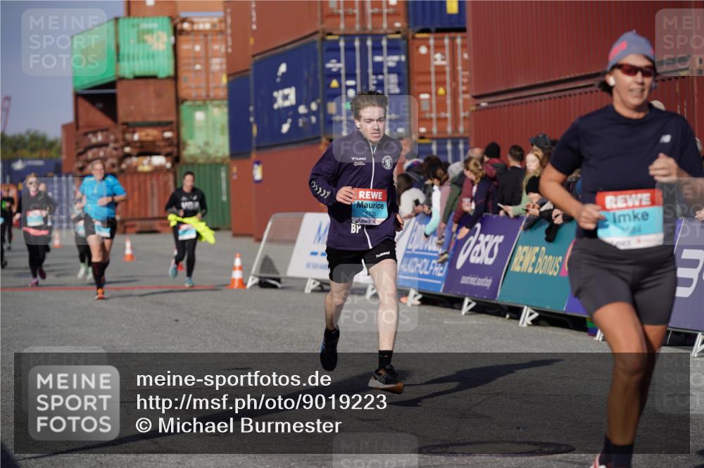 03.10.2025 - Köhlbrandbrückenlauf Michael Burmester http://msf.ph/oto/9019223 03.10.2025 10:19:39 Ziel 1124, 1725, 1884, 2243, 2500 meine-sportfotos.de