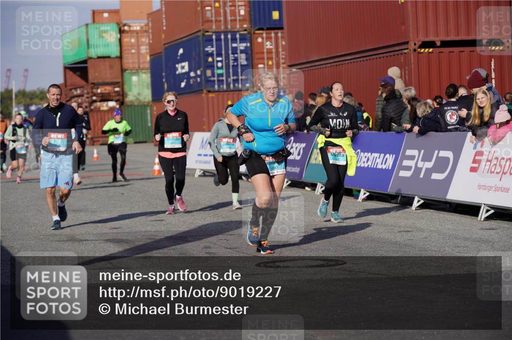 03.10.2025 - Köhlbrandbrückenlauf Michael Burmester http://msf.ph/oto/9019227 03.10.2025 10:19:45 Ziel 1479, 1503, 1547, 1725, 1743, 1861, 1917, 2051, 2243, 2500, 2674, 3796 meine-sportfotos.de
